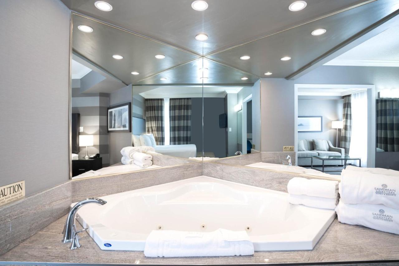 Sandman Signature Mississauga Hotel Екстериор снимка
