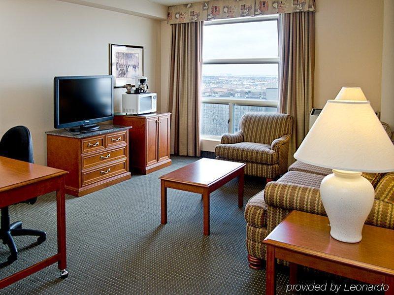 Sandman Signature Mississauga Hotel Стая снимка