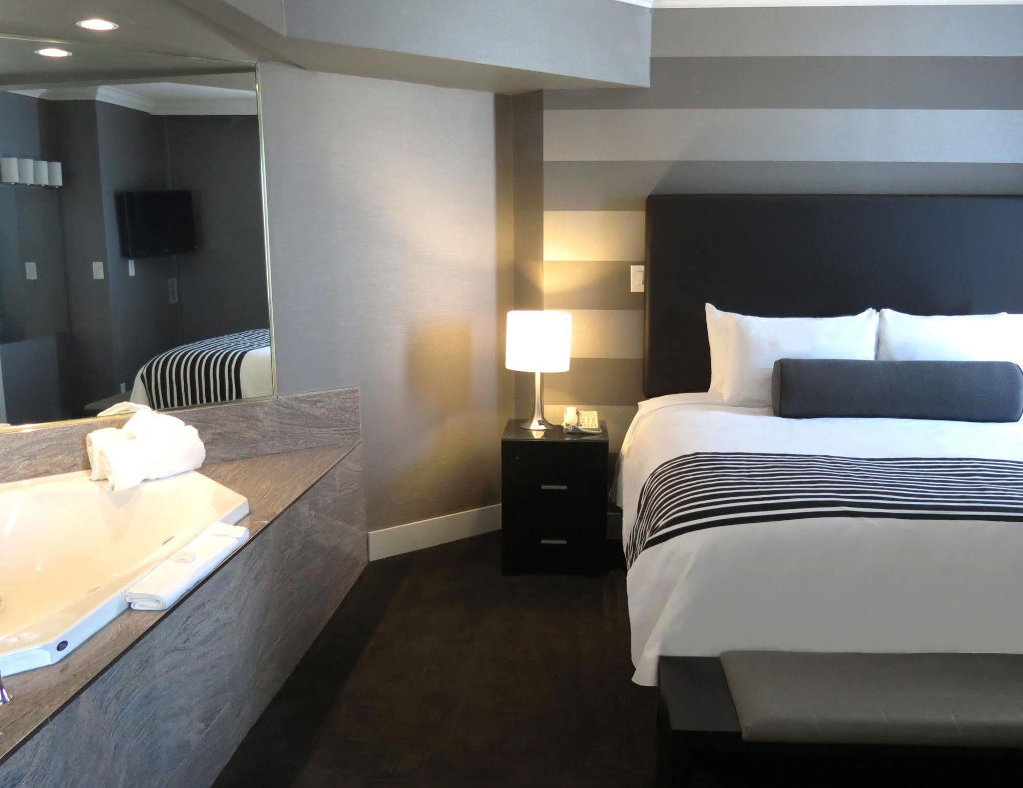 Sandman Signature Mississauga Hotel Екстериор снимка